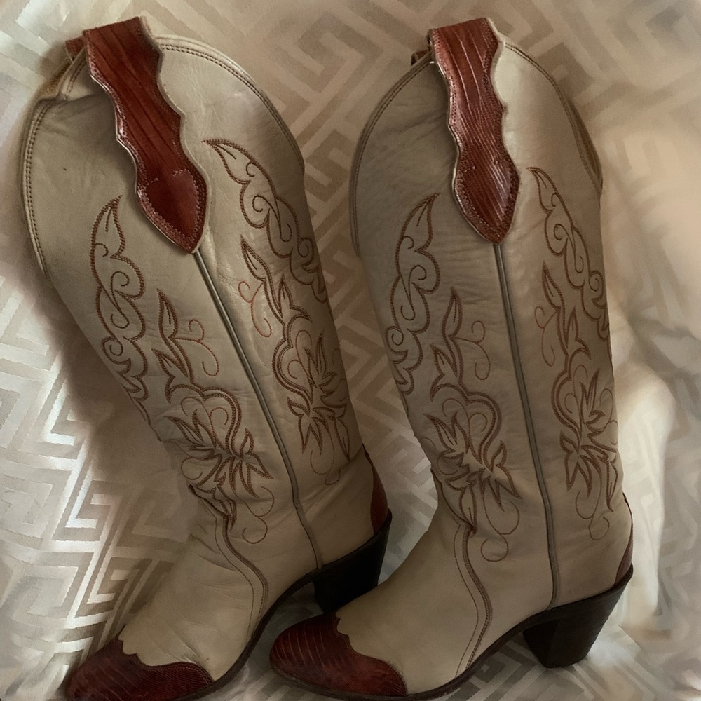 Beautiful Justin Cowboy Boots